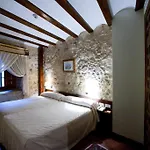 Microtel Placentinos Hotel 2*