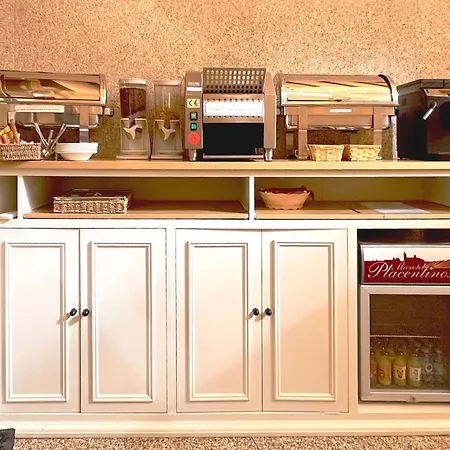 Hotel Microtel Placentinos 2*