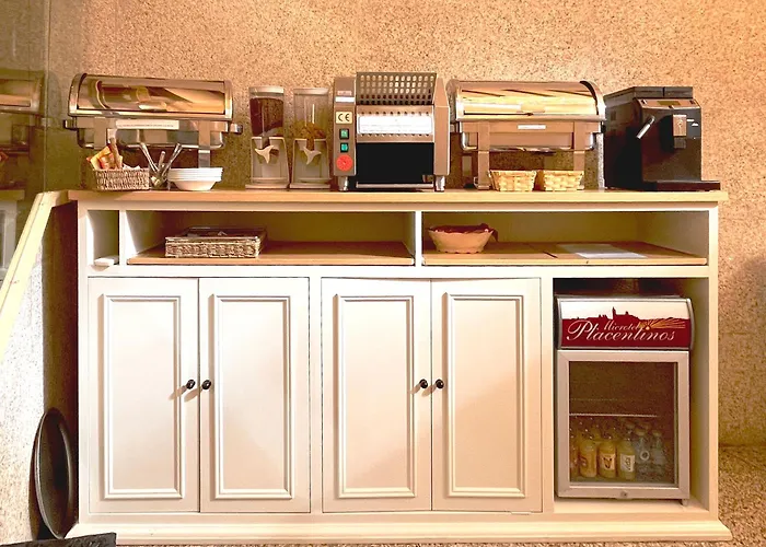 ホテル Microtel Placentinos 2*